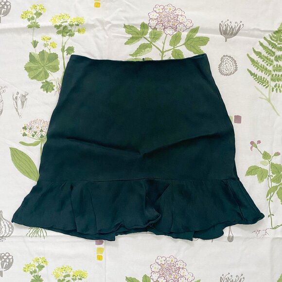 Aritzia Sunday Best Fluted Ruffle Hem Mini Skirt Dark Green Size 0 - Picture 2 of 8